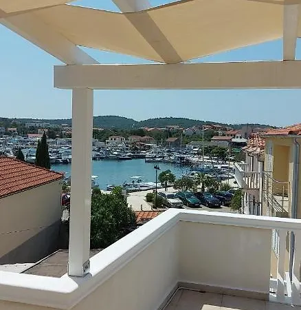 Leut Apartment *