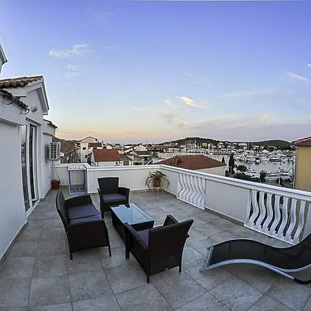 Leut Apartment *