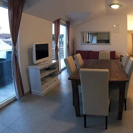 Leut Apartment Jezera