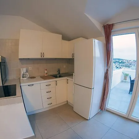 Leut Apartment
