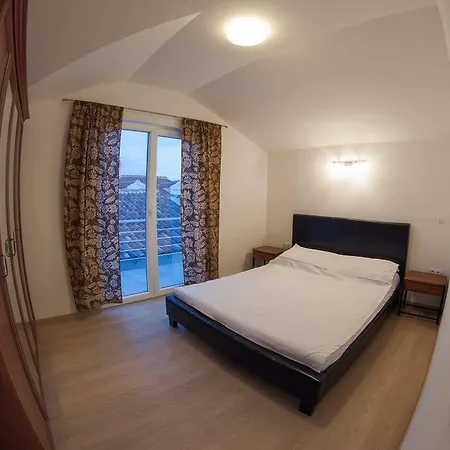 Apartment Leut *