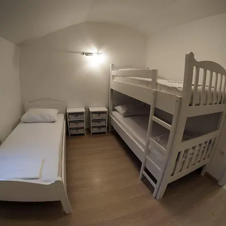 Leut Apartment